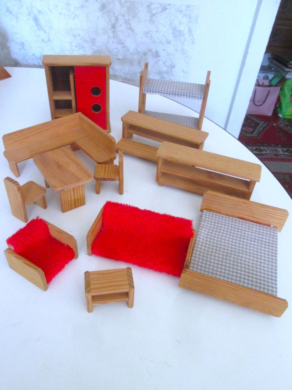 Maisons & Meubles de poupées: Puppenhausmöbel aus Holz – D'occasion à Sementina par babucia 1