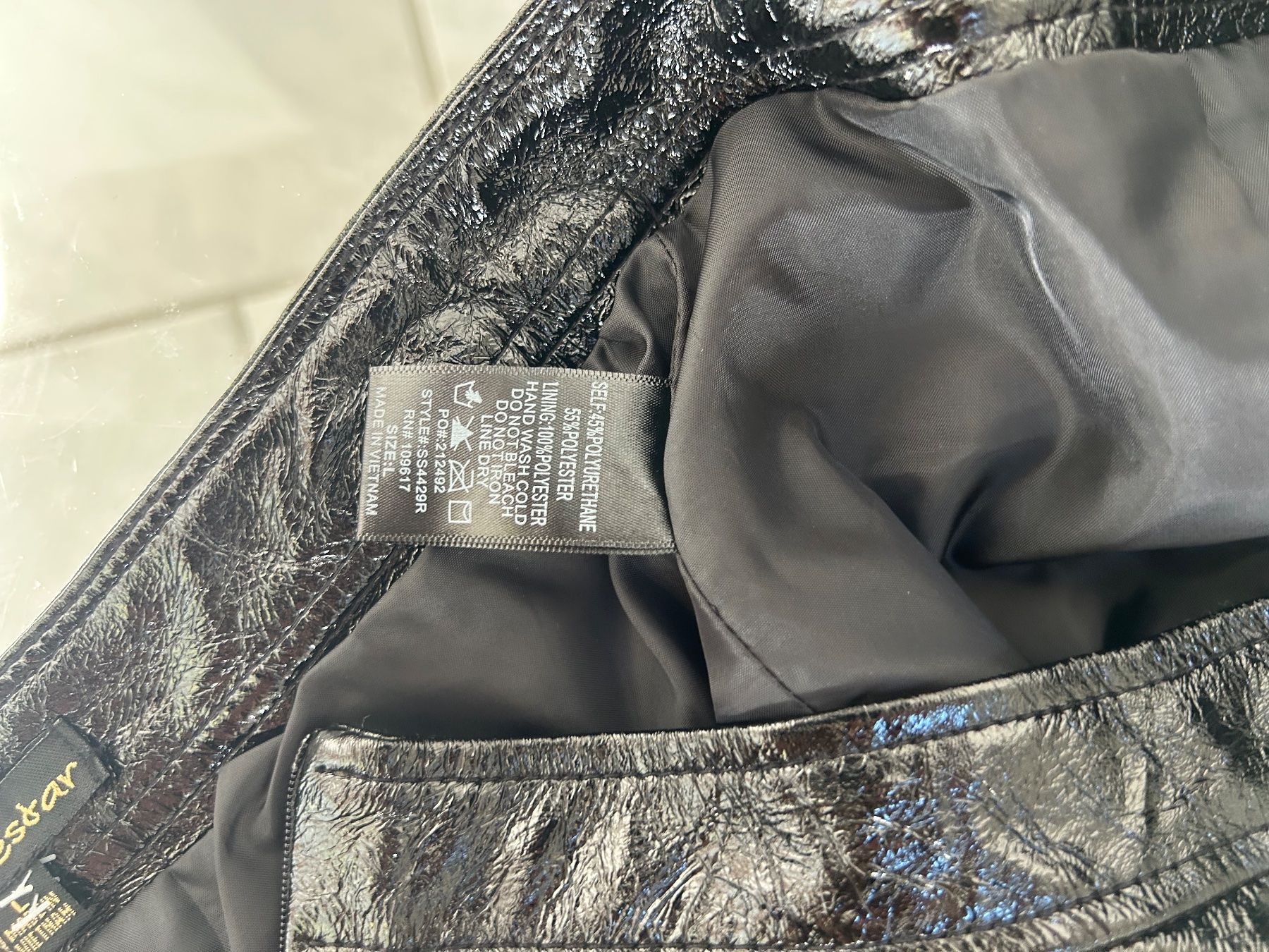 Gonne: Black Mini Skirt with Shiny Effect and Side Slit – Nuovo (secondo la descrizione) da Saland venduto da ele_vc96 6