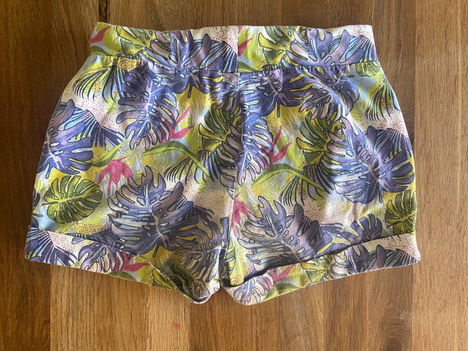 Pantaloni: Mädchen-Shorts JUNGLE, 122/128cm, Baumwolle, BRIEF – Usato da Bassersdorf venduto da jgo_9mfk 1