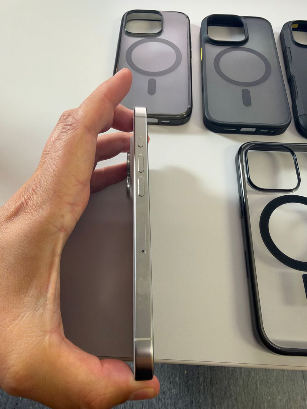 Apple Telefoni cellulari / Smartphones: iPhone 16 Pro 256 GB Titane Blanc – Usato da Basse-Nendaz venduto da maytainf 5
