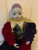 Grosse Vintage Porzelan- Puppe mit Spieluhr 