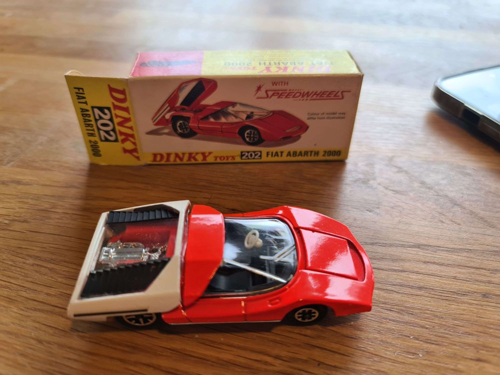 DINKY TOYS GB fiat abarth 2000 pininfarina EUR 29,00 - FR
