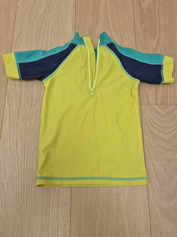 Costumi da bagno: Schwimmshirt Grösse 110 – Usato da Oberrohrdorf venduto da Hoto 1
