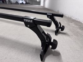 Thule SquareBar Dachträger + 951 Regenrinnen-Füsse – Jeep Wr