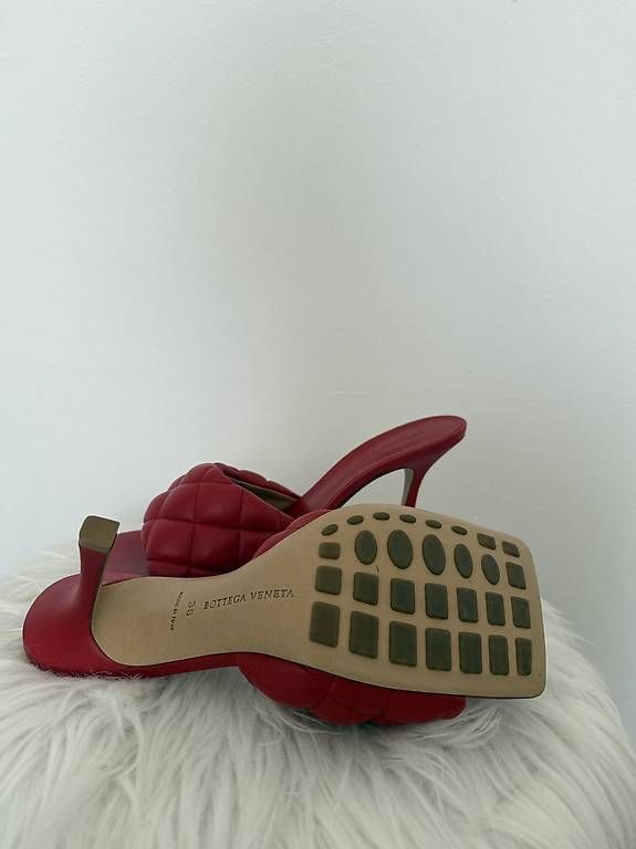 Scarpe da donna: BOTTEGA VENETA MULES ROT – Usato da Oberwil b. Zug venduto da Andjola 1