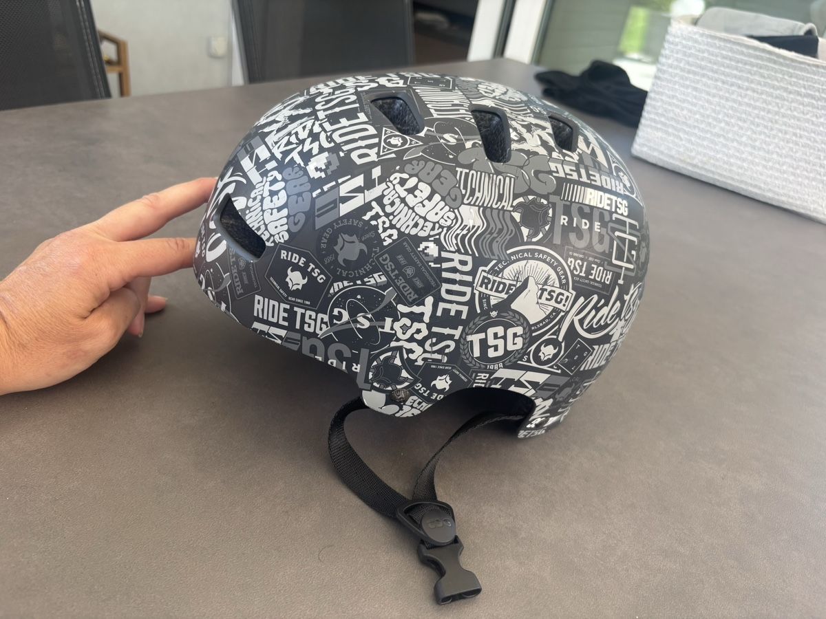 Helme: Velohelm – Gebraucht aus Riedholz von R8-82