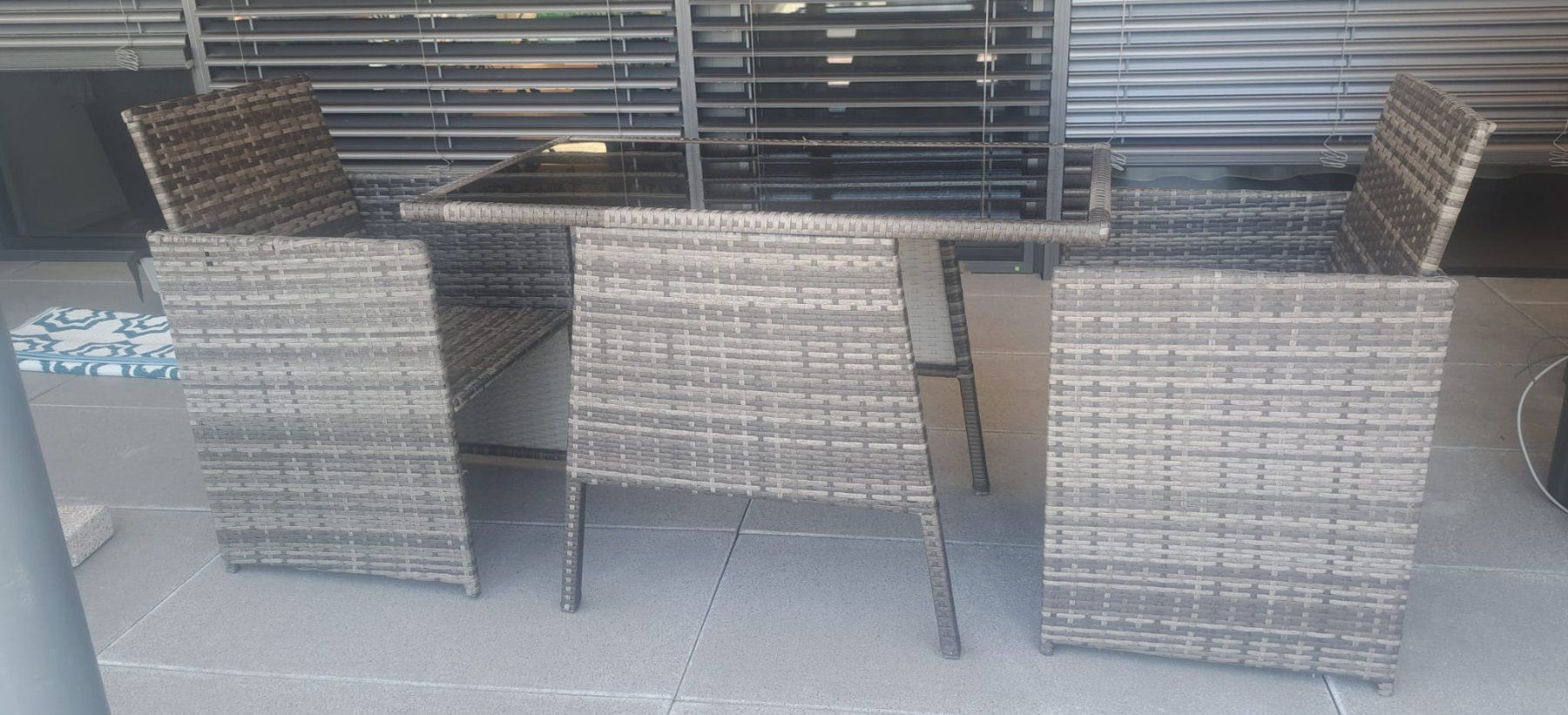 Tische: Rattan Tisch mit 2 Stühlen – Gebraucht aus Kaltbrunn von Civi3 2