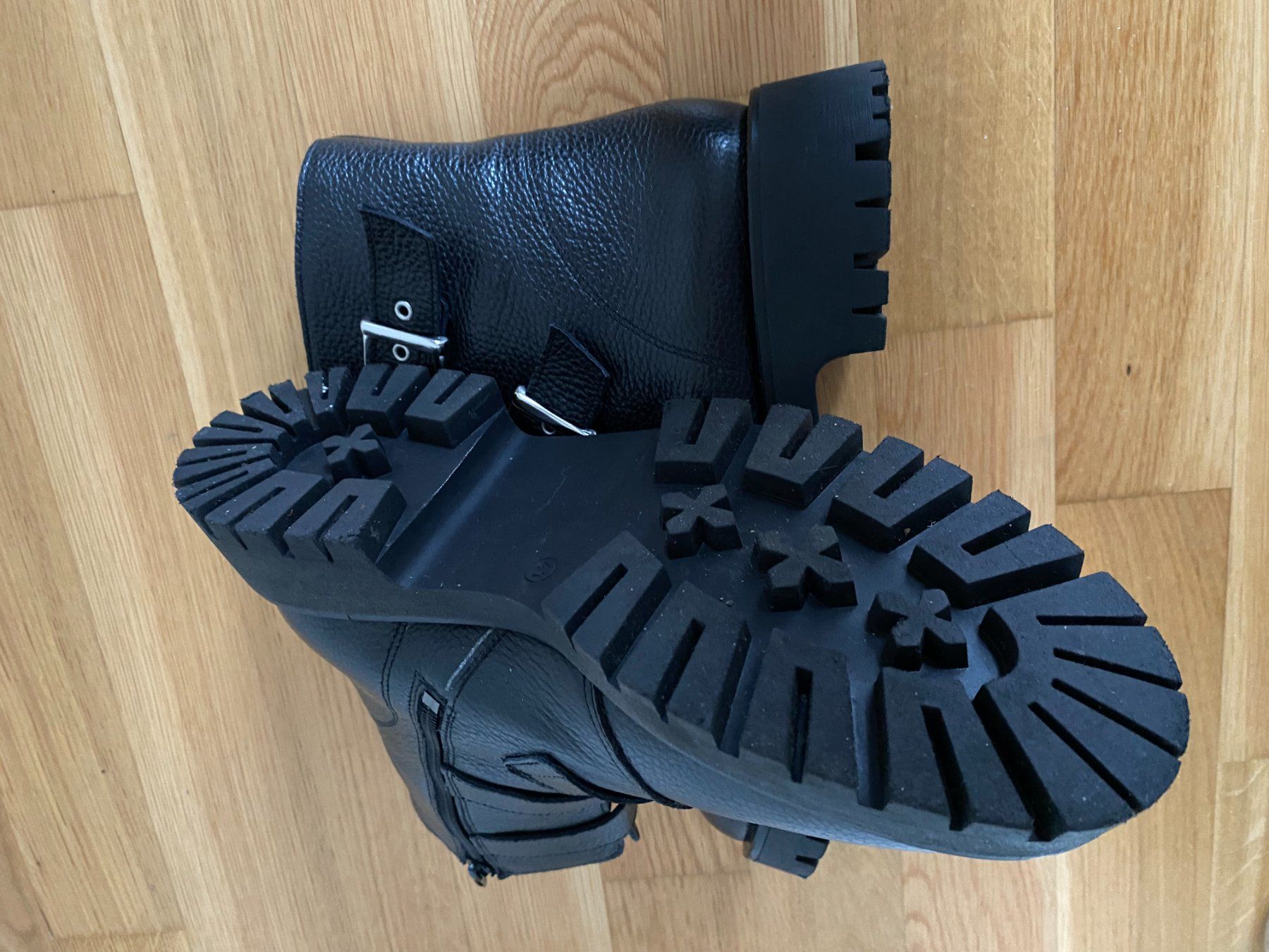 We Scarpe da donna: we do   Coole Leder Boots mit Schnallen Gr. 41 schwarz – Nuovo (secondo la descrizione) da Niederrohrdorf venduto da park5 3