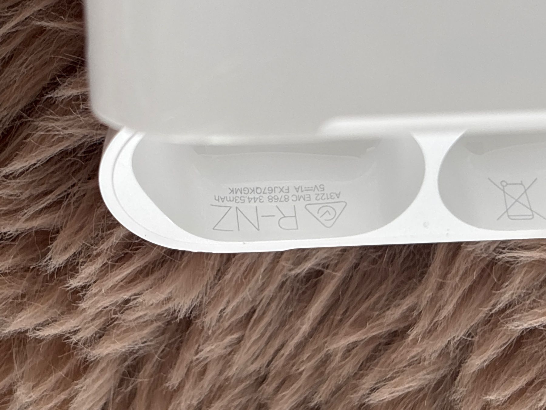 Apple Caricabatterie: Apple AirPods Pro 2 Case – Usato da Châtelaine venduto da Cedricgbj 3