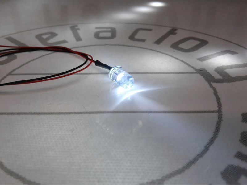 Componenti elettronici: LED 5mm verkabelt, 12V DC, kaltweiss – Nuovo (secondo la descrizione) da Luzern venduto da Salefactory 1