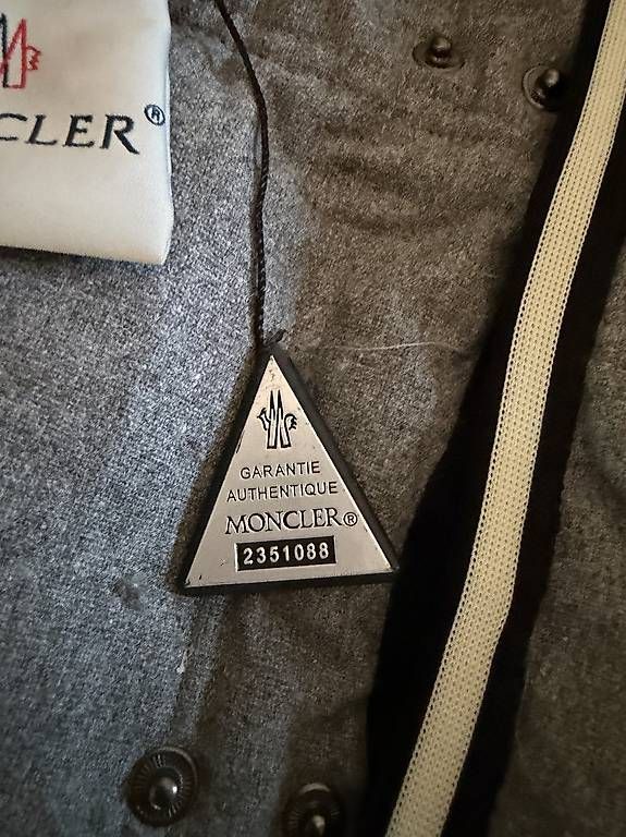 Moncler Giacche: Moncler Jacke – Nuovo (secondo la descrizione) da Giswil venduto da joel_rohrer03 2