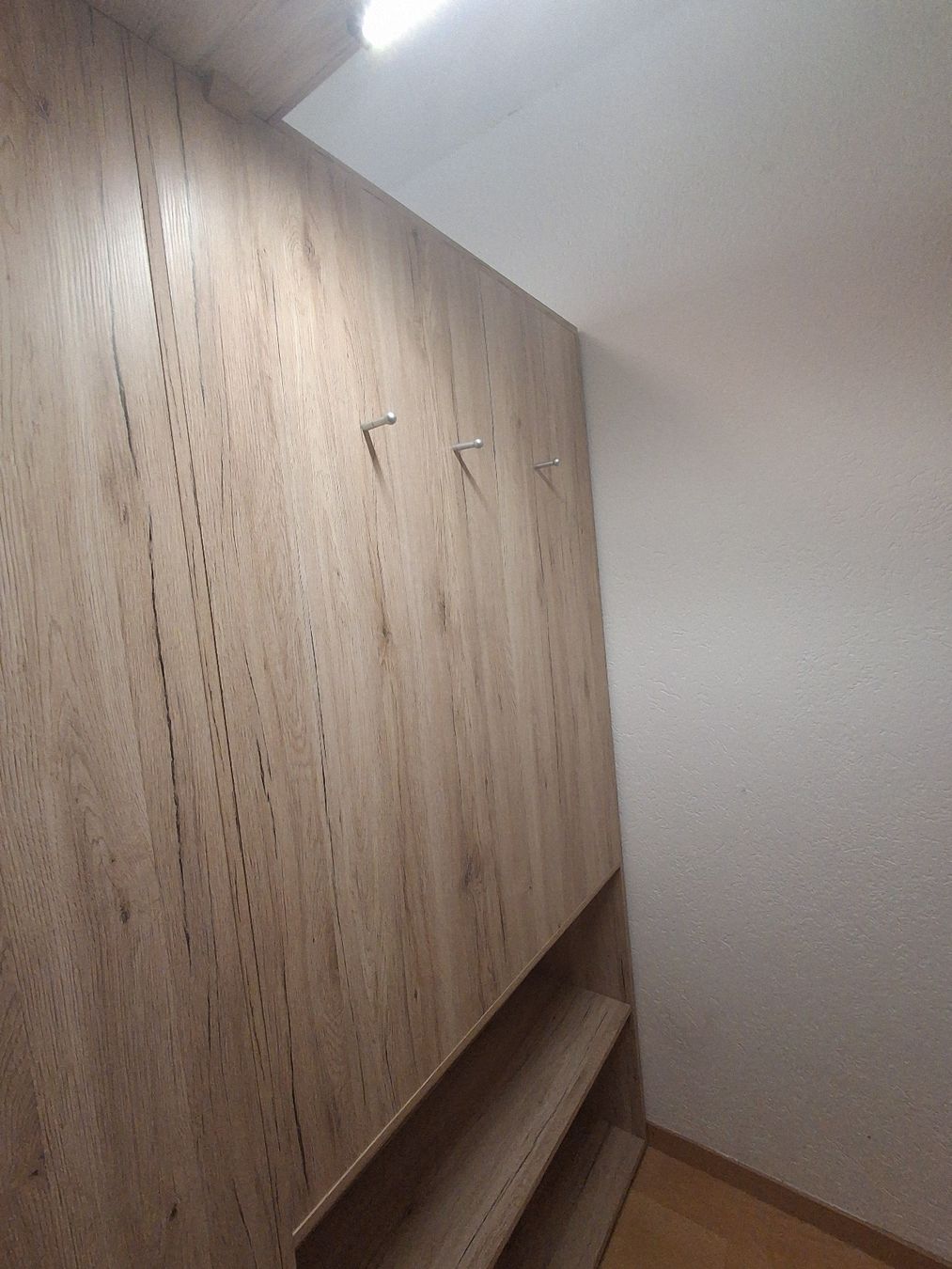 Armadi: Armoire dressing d’angle chêne clair et blanc  – Usato da Estavayer-le-Lac venduto da evang.bast 7
