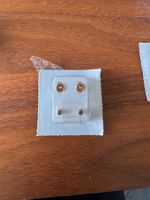 Edelstahl Ohrstecker mit hellblauen Kristall ungetragen