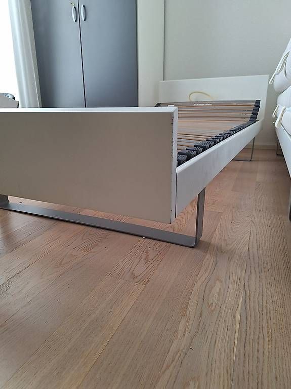 Betten: Bett 90x200 cm – Gebraucht aus Winterthur von car_x7x5 4