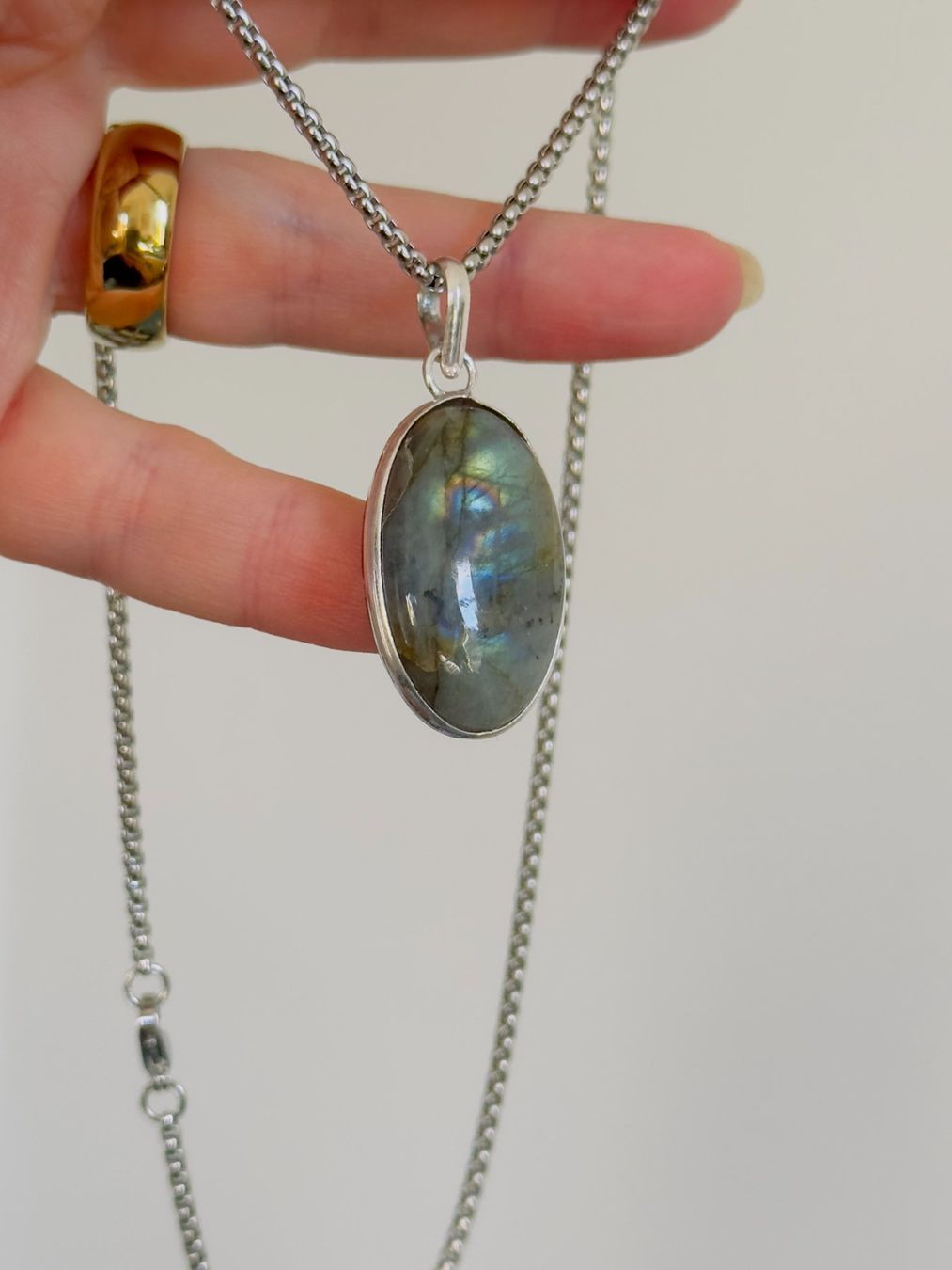 Ketten: Fashionable labradorite necklace – Neu und originalverpackt aus Genève von AGBERG 4