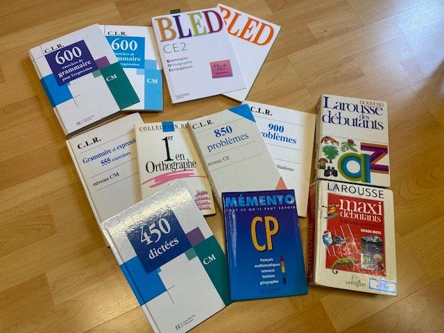 Libri: Divers livres Bled avec corrigés et 2 dictionnaires – Nuovo (secondo la descrizione) da Vauderens venduto da lau260962