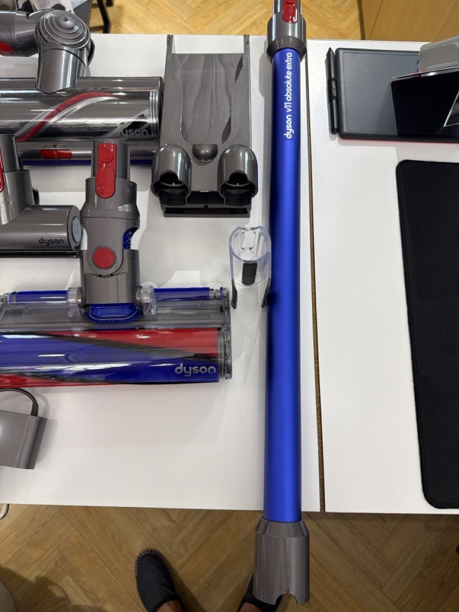 Dyson Sonstiges für Haushalt & Wohnen: Accessori aspirapolvere Dyson V11 Absolute Extra 41 accessor – Neu und originalverpackt aus Lamone von Varna82