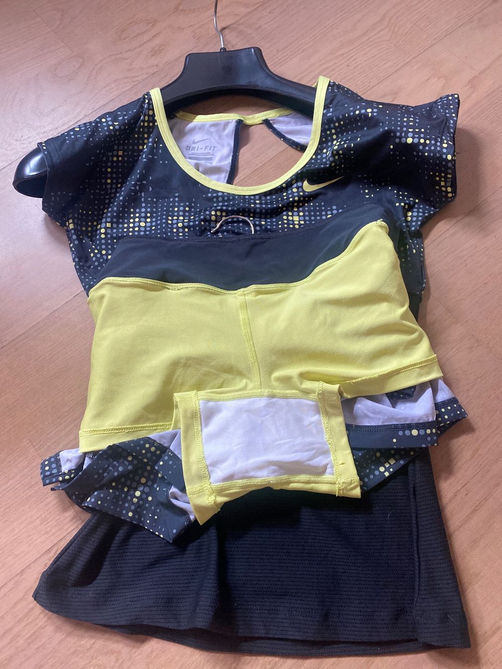 Nike Lots de vêtements: Ensemble Nike S – D'occasion à St-Légier-Chiésaz par phu_l9t9 5