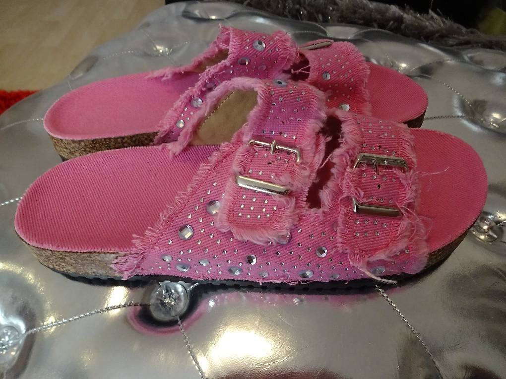 Damenschuhe: Neue Pantoletten mit viel Strass Gr.42 – Neu (gemäss Beschreibung) aus Sisseln AG von Flohmix