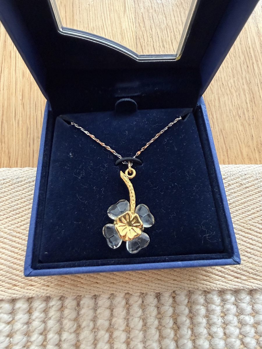 Swarovski Catenine: Swarovski Kleeblatt Blumen Halskette – Usato da Bern venduto da Wil.Wayne