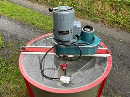 Honigschleuder, manuell und elektrisch
