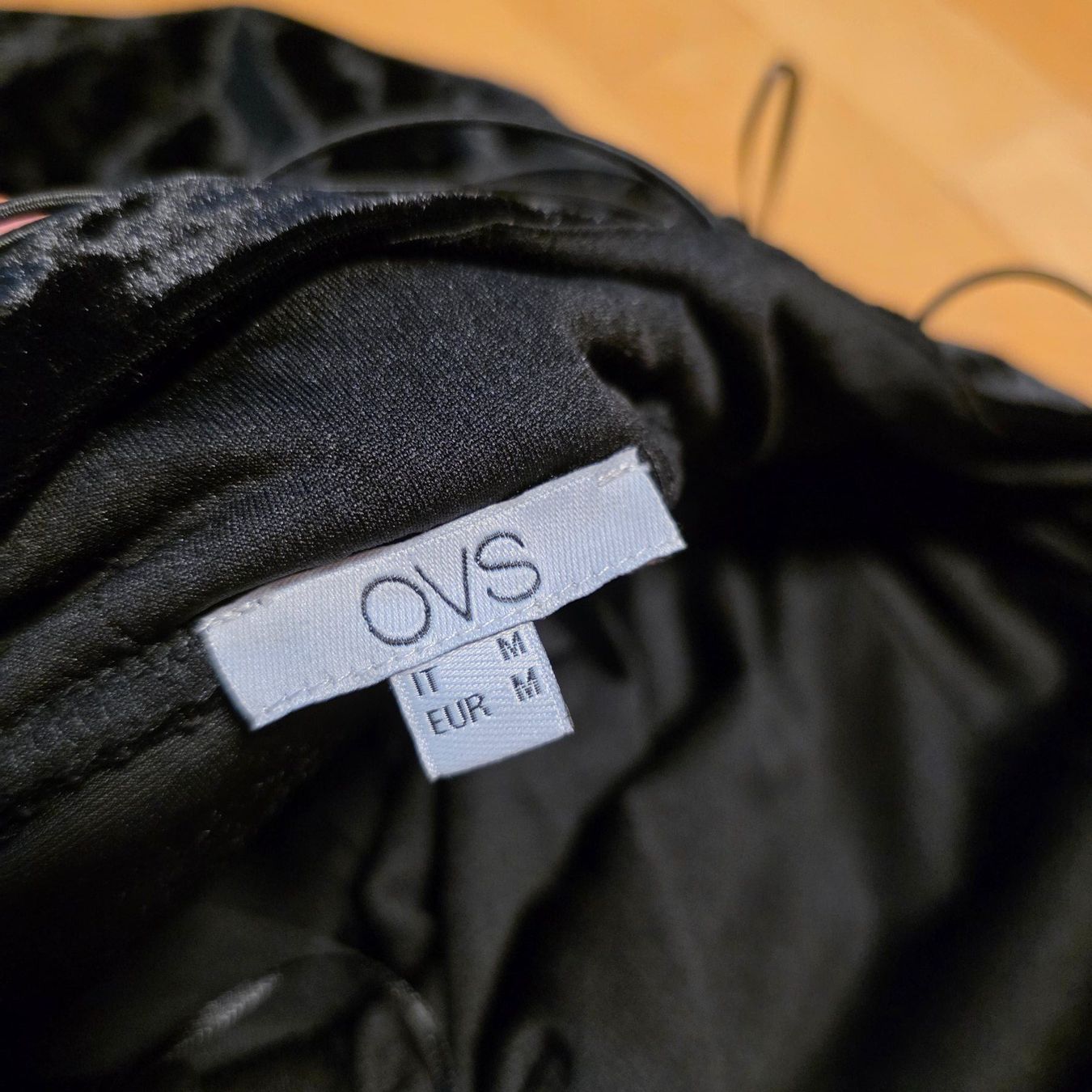 Kleider: OVS Samtkleid Gr. M – schwarz, rückenfrei – Gebraucht aus Wald ZH von CapLux 3
