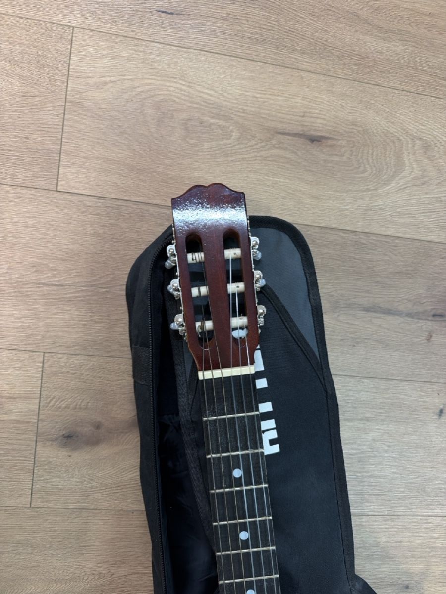 Alhambra Strumenti musicali: Chitarra classica Alhambra 1977 con custodia – Usato da basel venduto da Swiss._.1978 2