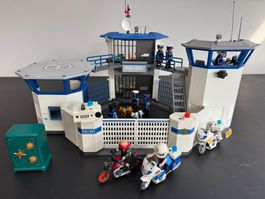 Playmobil Polizei Kommandozentrale mit Gefängnis