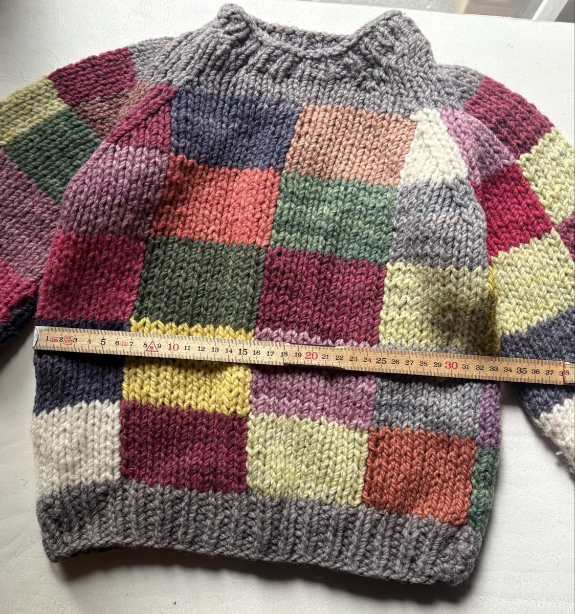 Maglioni & Felpe: Handgestrickter Kinderpullover aus pflanzengefärbter Wolle – Usato da Dietikon venduto da Tantantee 2