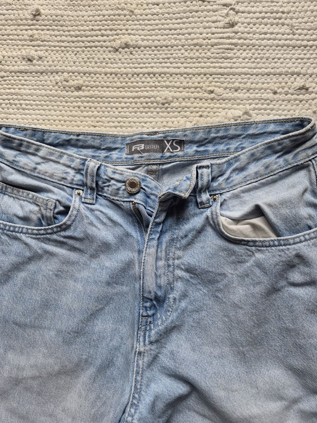 Jeans: helle breite Jeans – Usato da Lauterbrunnen venduto da MassimoNr.01 1