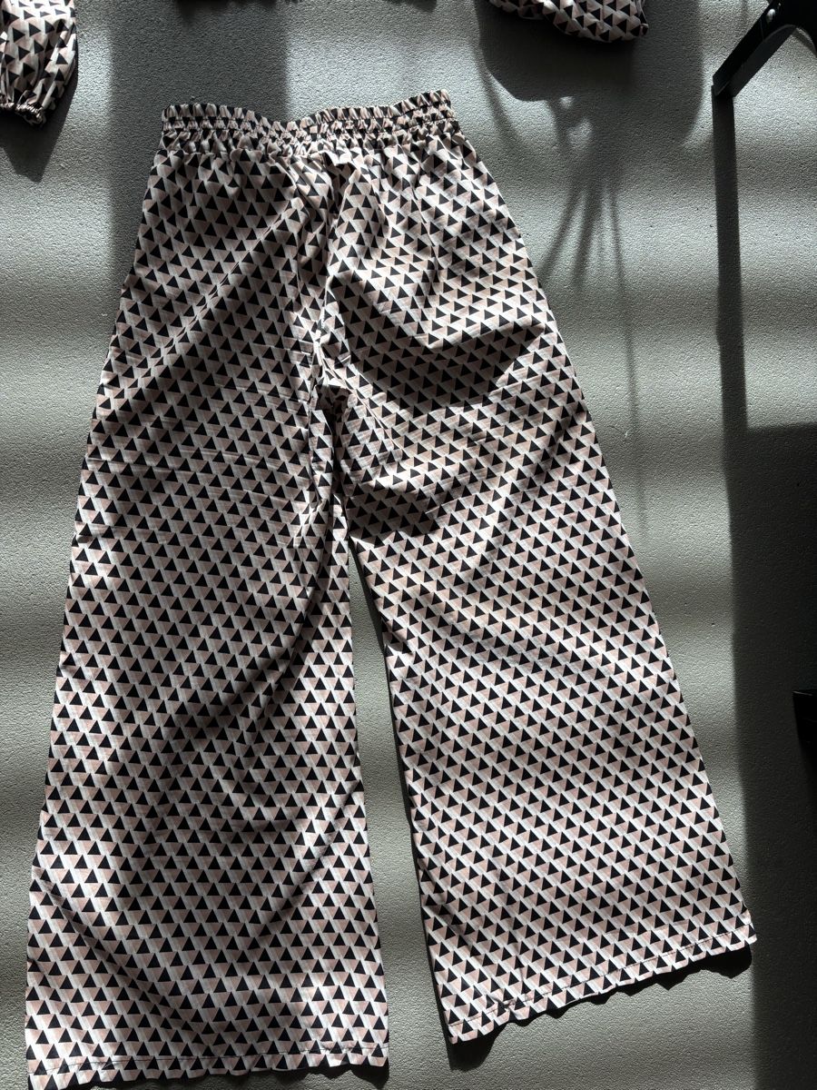 Hosen: Ensemble crop top et pantalon large, taille M – Gebraucht aus Martigny von lovejess 2