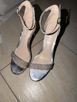 Silberne highheels mit strasssteinen