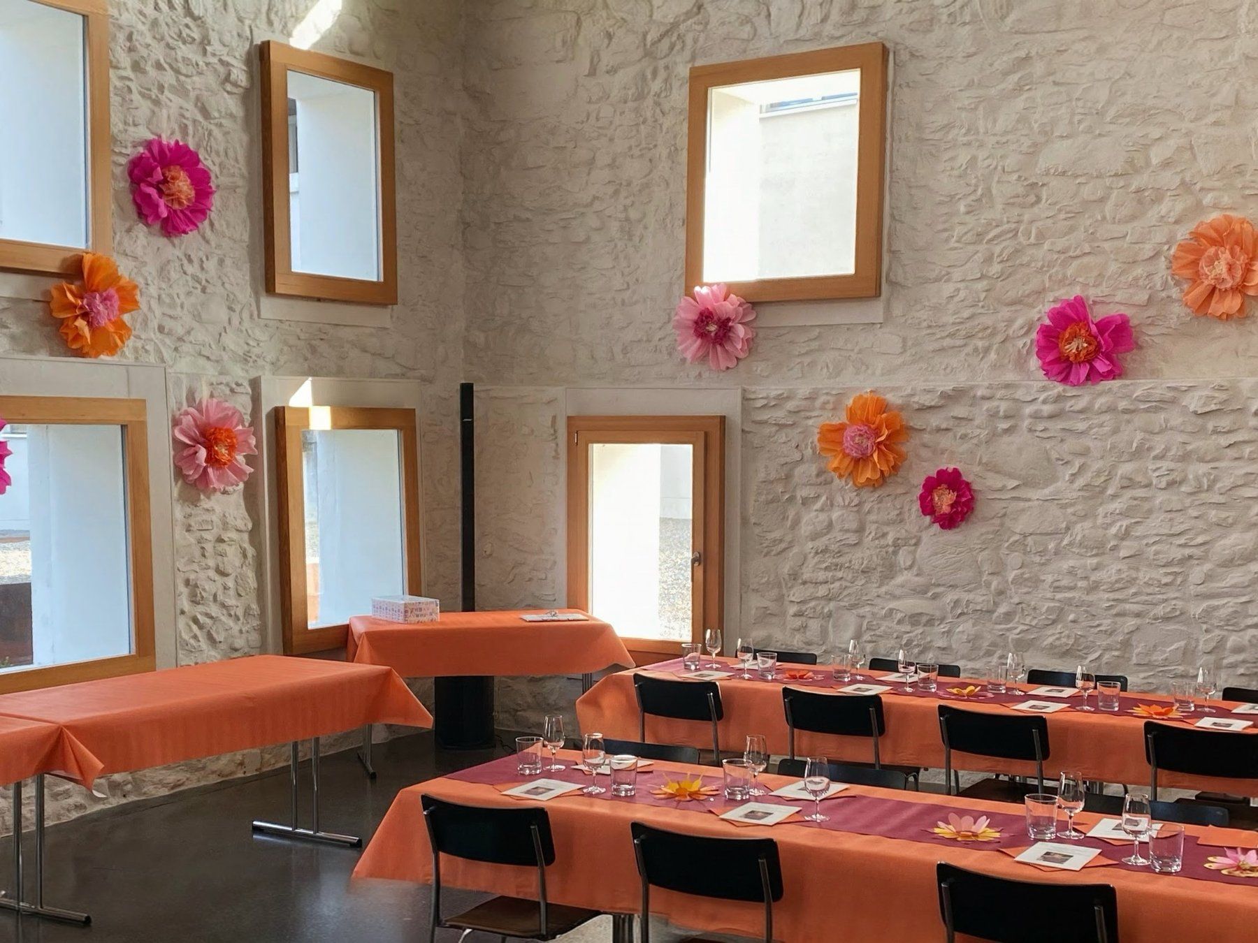 Toutes les décorations: 18 grosse, farbenfrohe Papierblumen – D'occasion à Wettingen par ter_2tsk 3