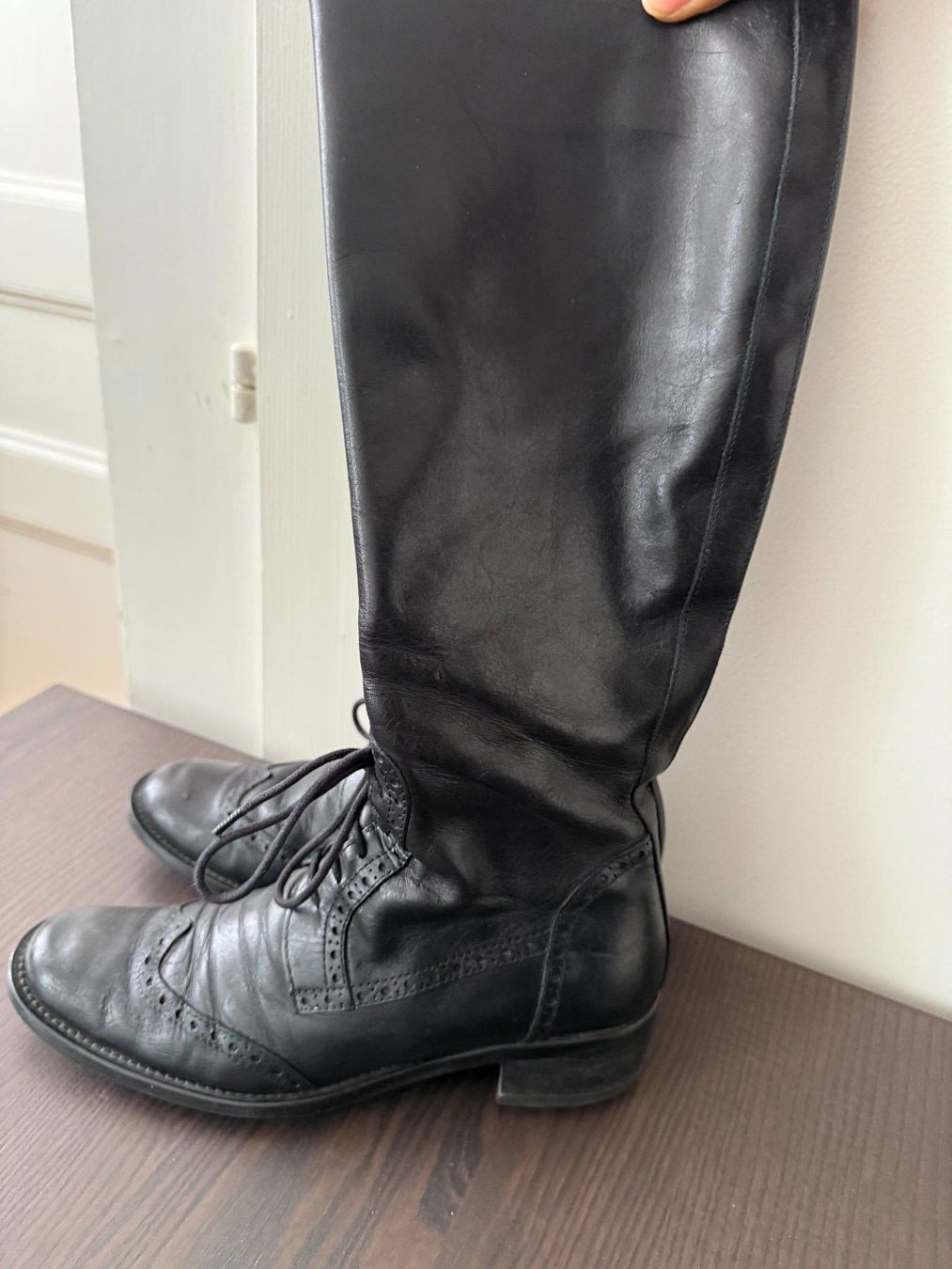 Scarpe da donna: 32. Bottes en cuir – Usato da Le Locle venduto da tchanatakoua