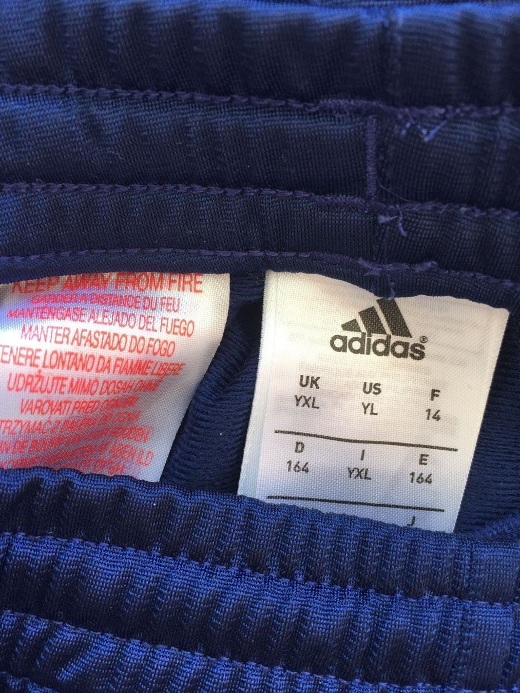 Adidas Pantaloni: Adidas Trainerhose Gr. 164 – Nuovo (secondo la descrizione) da Sursee venduto da Braco70 3