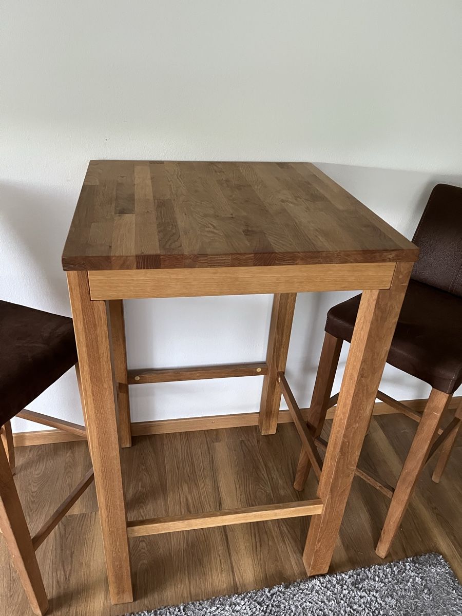 Tables: Bartisch mit 2 Stühlen – D'occasion à Seuzach par laj_p6gj
