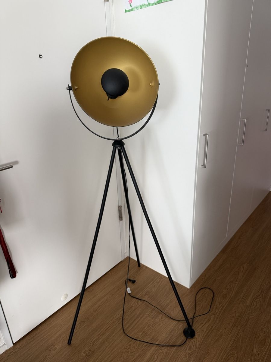 Lampade: Stehlampe Metall schwarz/gold – Usato da Luzern venduto da malvin-shop