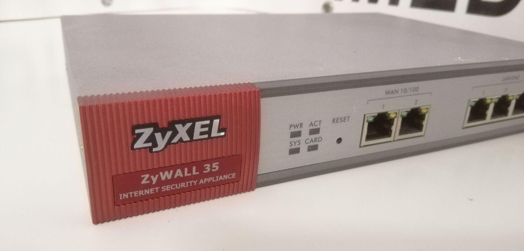 Zyxel Firewall: ZyXEL zyWALL 35 – Usato da St Gallen venduto da FMAccess