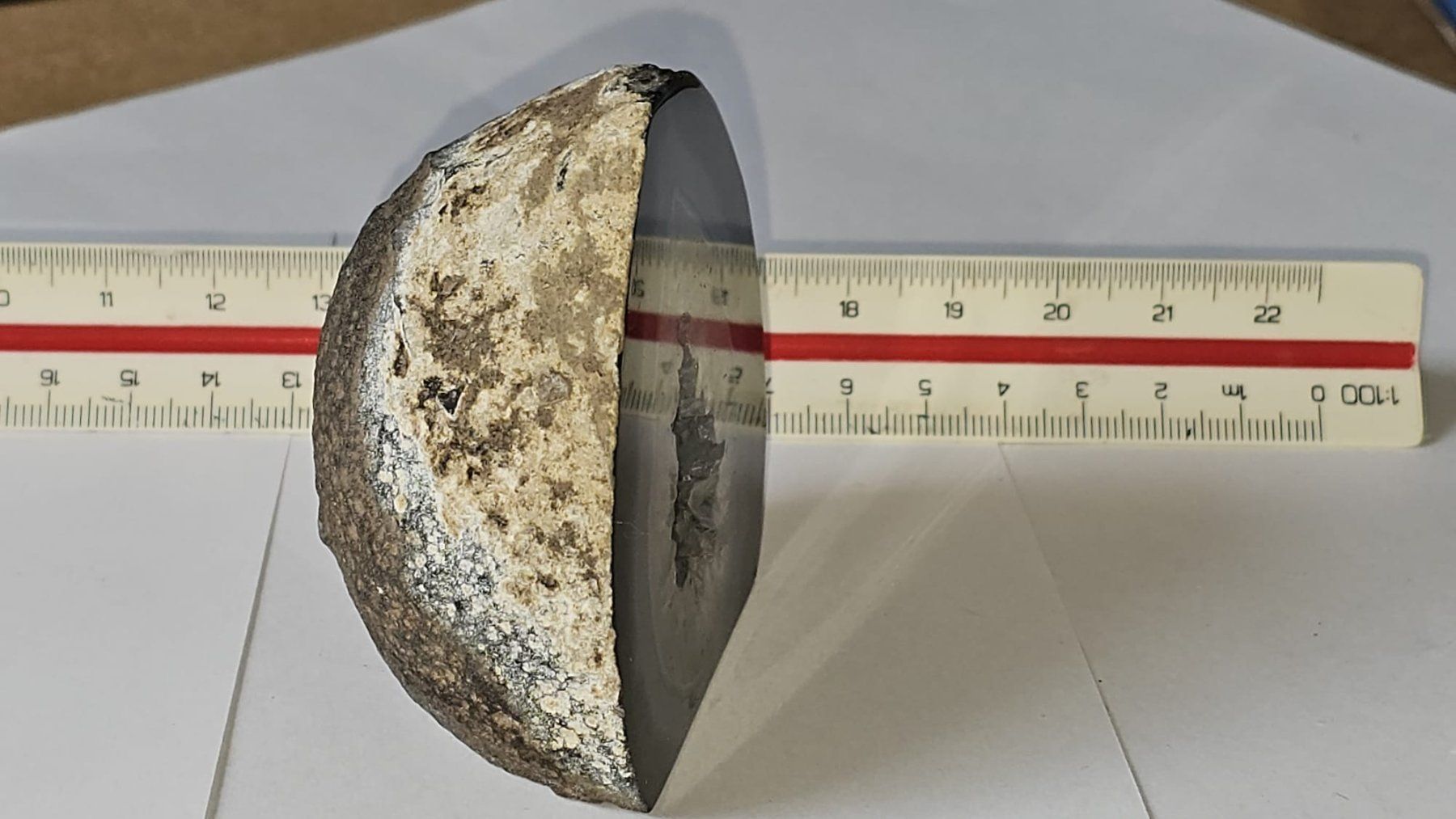 Mineralien & Heilsteine: Polished Black Grey Agate Geode Quartz Crystal Cave – Gebraucht aus St-Légier-Chiésaz von nig_dk7p 2