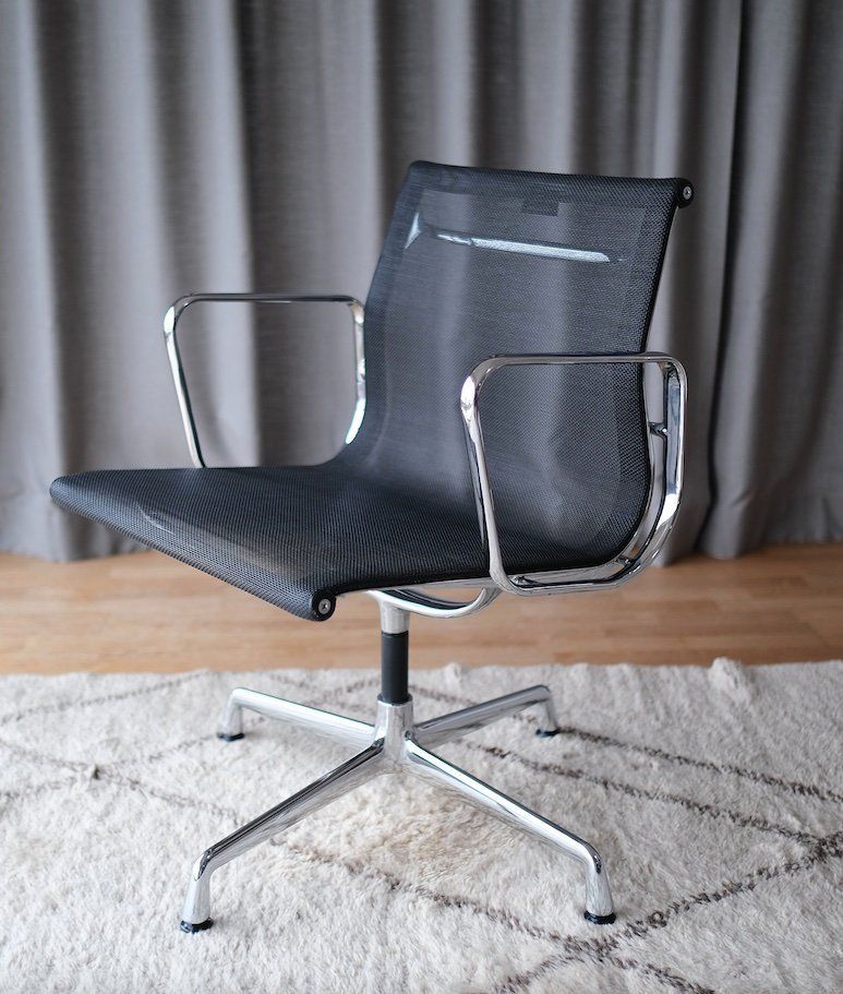 Vitra Sedie: Vitra EA 107 Charles & Ray Eames – Usato da Bern venduto da Zmodern_CON 1