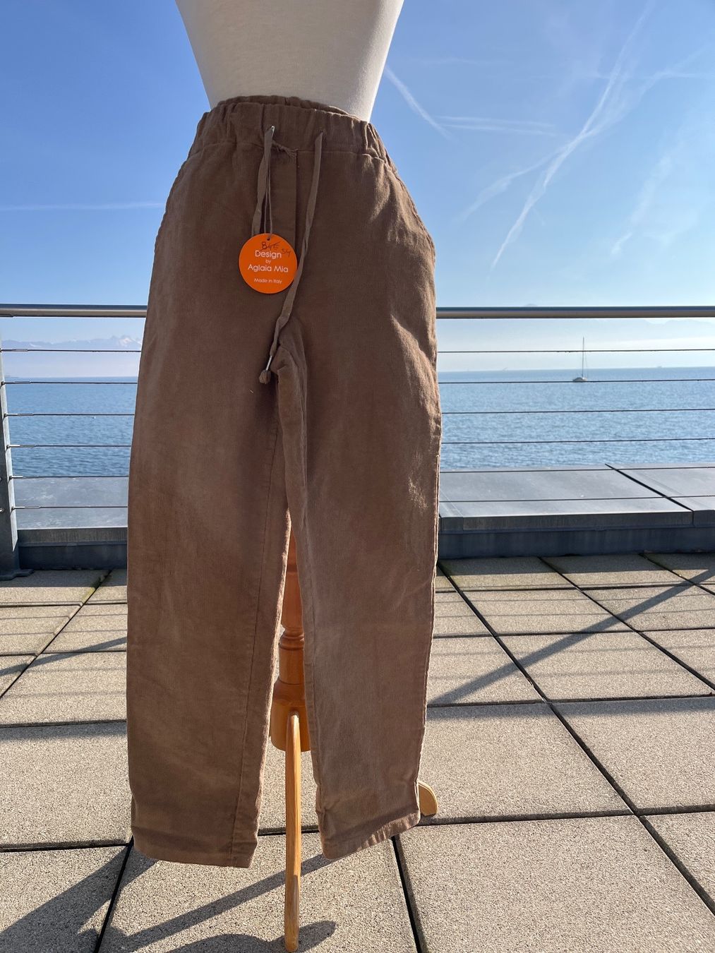 Pantaloni: Pantalon beige velours – Nuovo (secondo la descrizione) da St-Sulpice VD venduto da Twin5 2