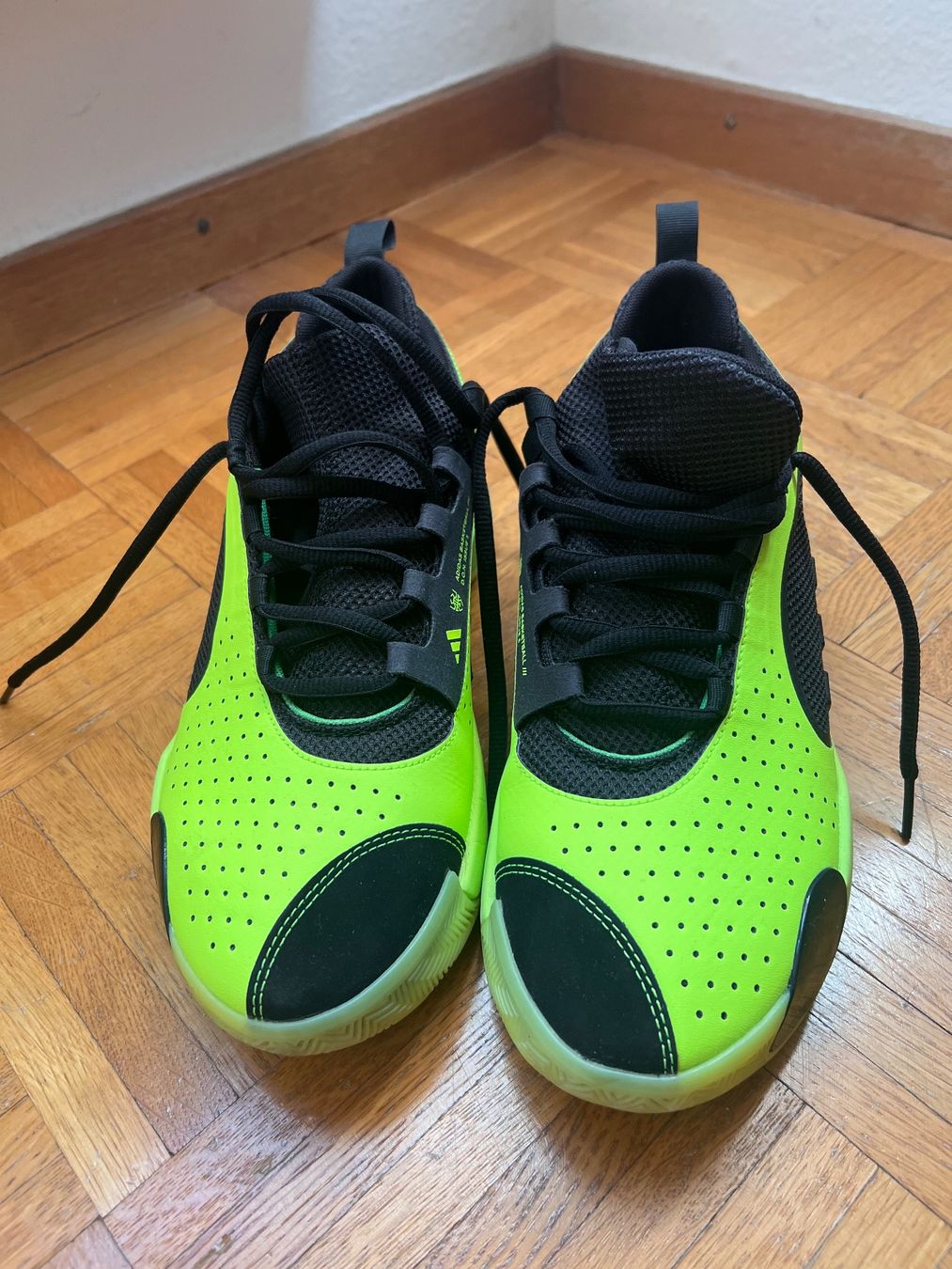 Adidas Scarpe da uomo: Adidas Performance D.O.N. ISSUE 5 - 42 2/3 - Etat de neuf – Nuovo (secondo la descrizione) da St-Sulpice VD venduto da nostronemo
