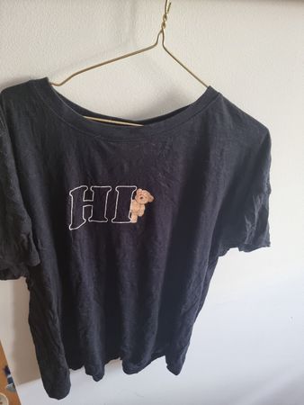 Schwarzes T-Shirt mit Bär Motiv