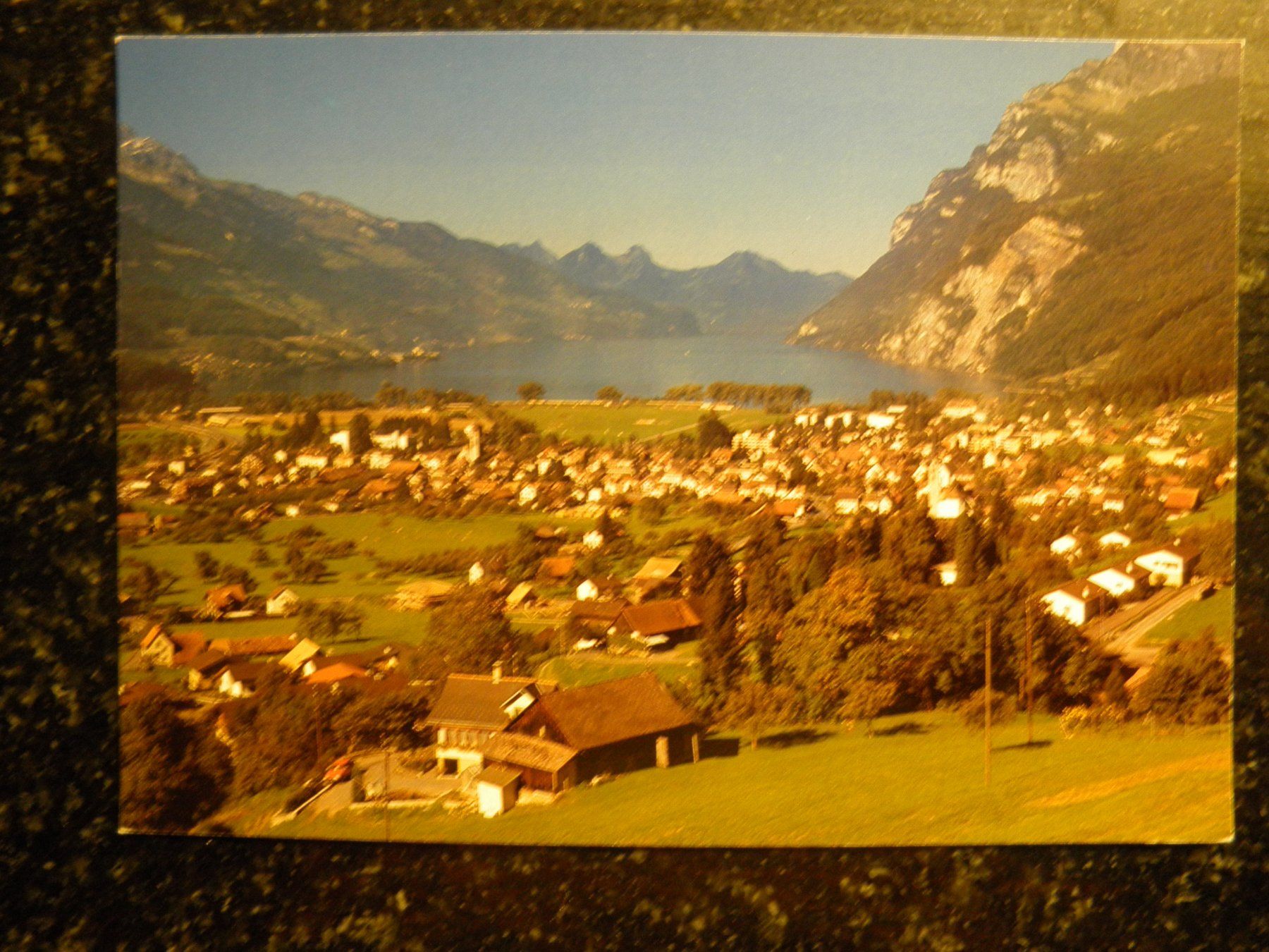 Cartoline postali: Ansichtskarte Walenstadt mit See und Bergen – Usato da Luzern venduto da gil_9jtr