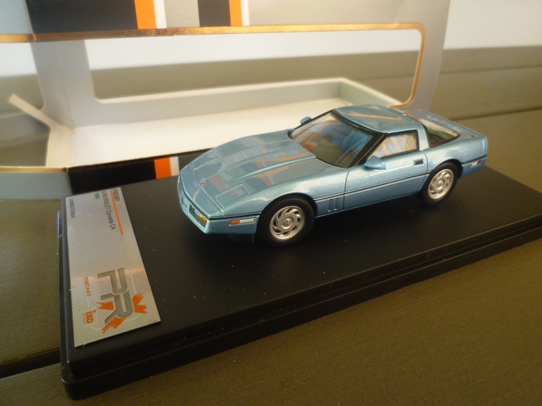 Chevrolet Modellini d'auto: Chevrolet Corvette C4 (1984) – Nuovo e nell'imballaggio originale da Flawil venduto da Imperiosud 5