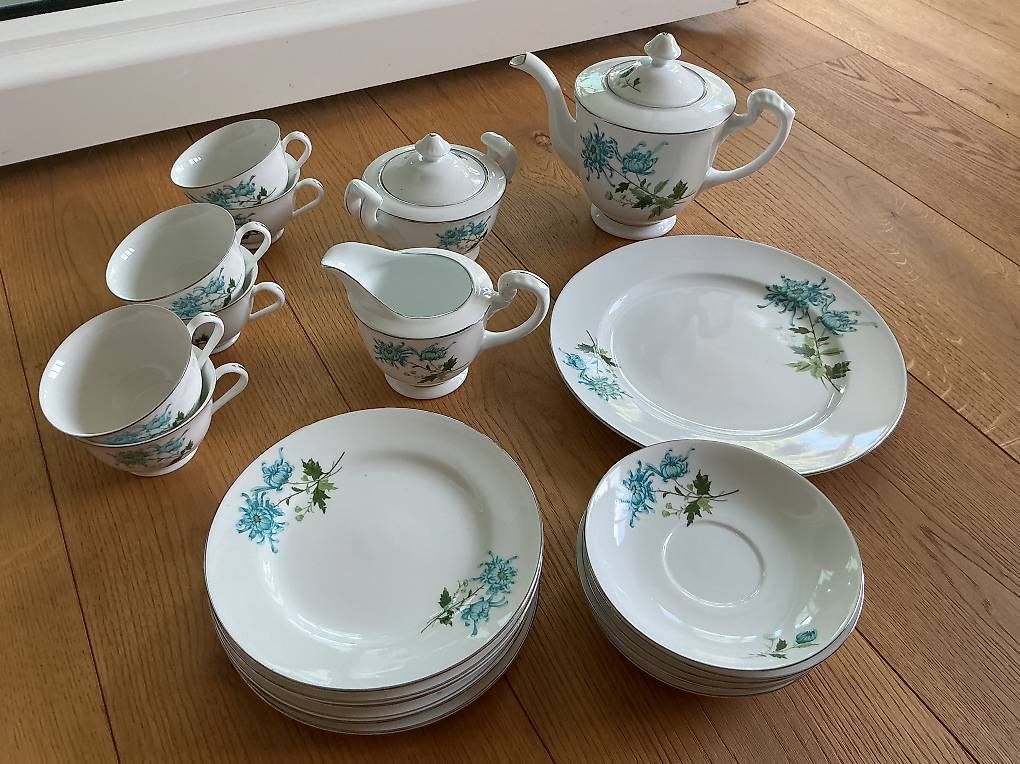 Set di piatti: Geschirr Service mit Silberrand – Usato da Rorschacherberg venduto da Rose144 1