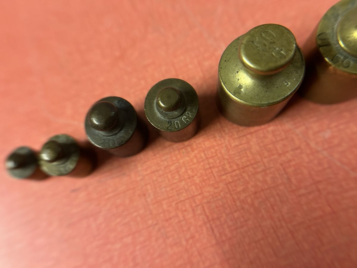 Bilance e pesi: Messing Gewichte Set alt  8 Stück. – Usato da Lanzenhäusern venduto da vic63 6