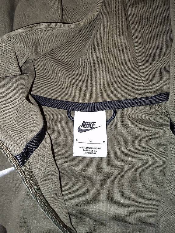 Nike Giacche: Nike Tech Fleece Jacke PSG – Usato da Steinhausen venduto da ladisci 1