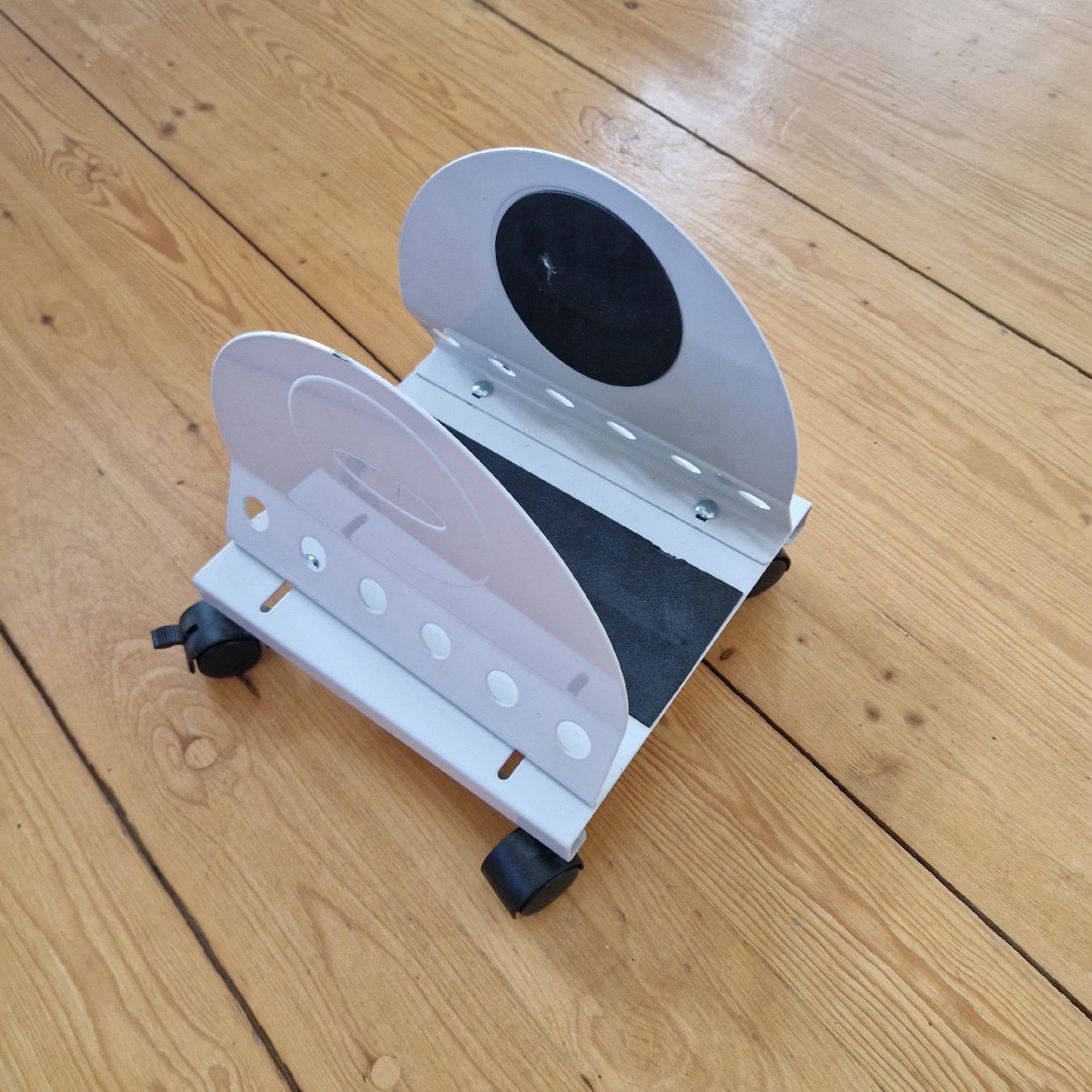 Supporti a parete: PC Halterung mit Rollen, Computer Gehäuse Ständer Top! breie – Usato da St. Gallen venduto da Shredda0 1