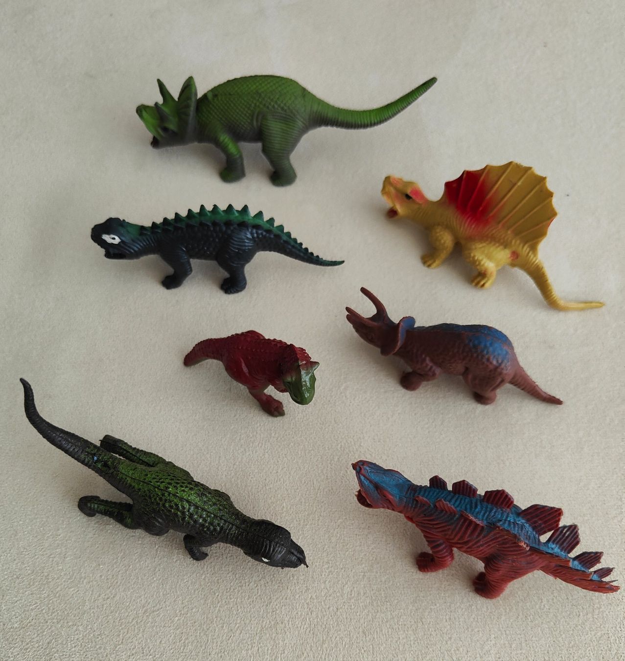 Giocattoli: Spielzeugtiere Dinosaurier 7 Stück !!!!!! – Usato da Flaach venduto da Lonzo99